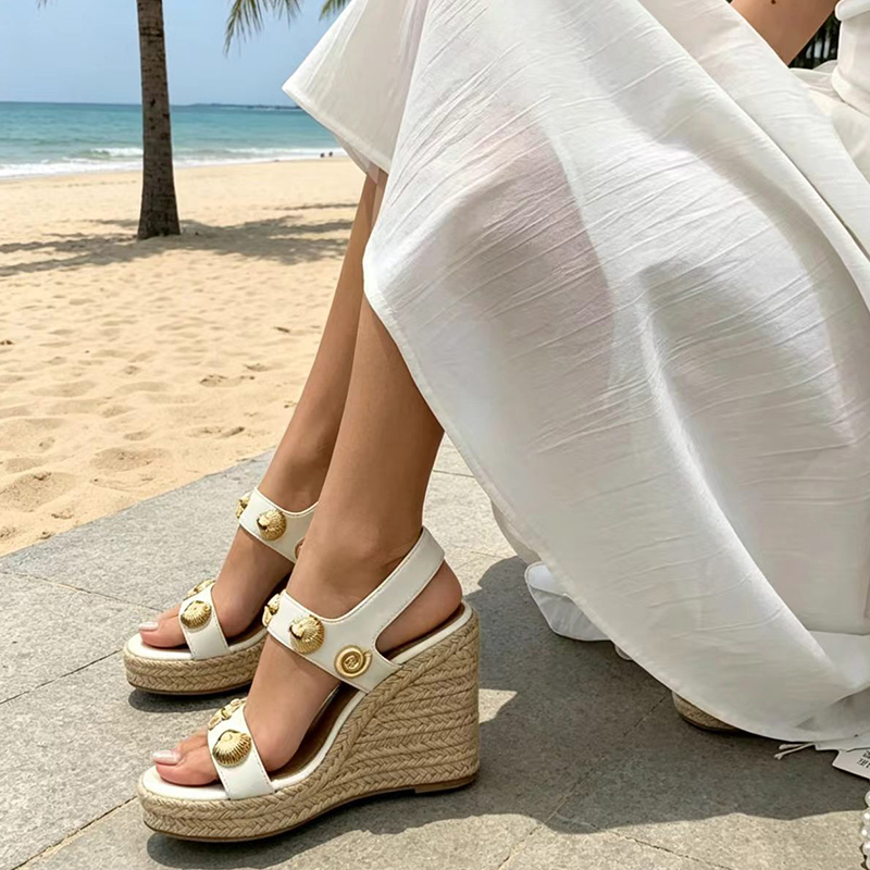 2026 Summer New Woven Wedge Sandals for Women Beach Vacation Style Metal Shell Decor Thick Sole Roman Sandals