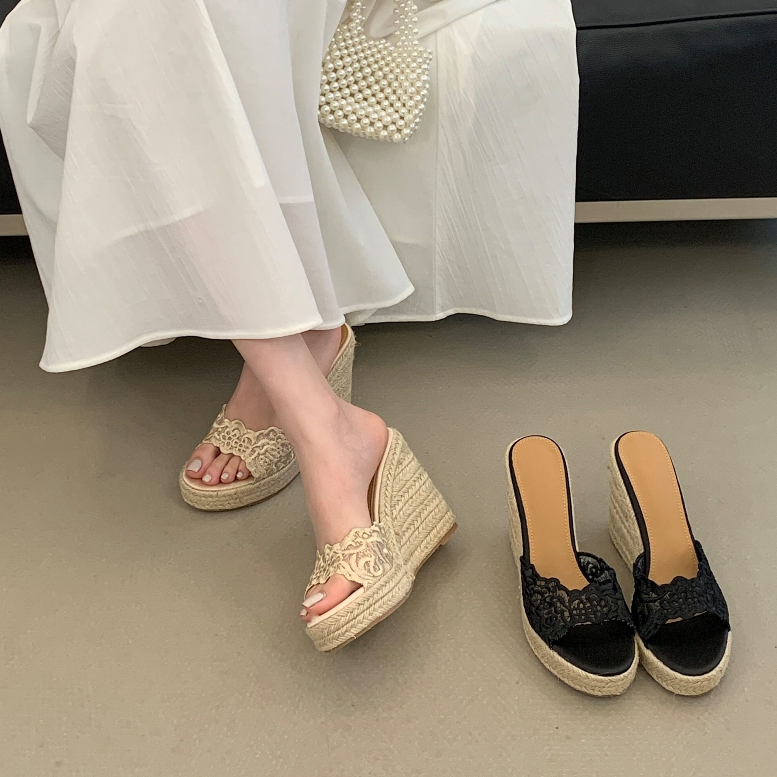 2026 Summer New Straw Wedge Heel Sandals for Women Beach Vacation Style Hollow Out Embroidery Thick Sole Flip Flops